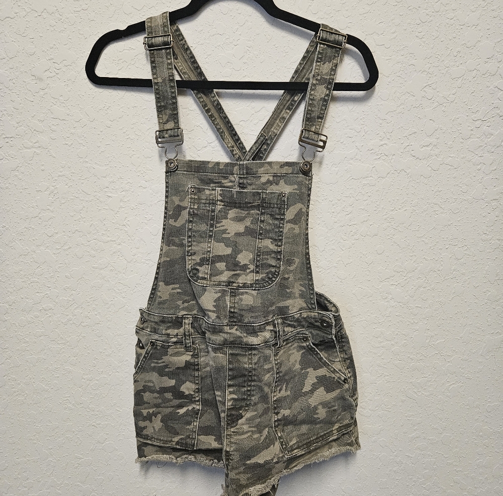 Arizona juniors large Camouflage Denim Overalls